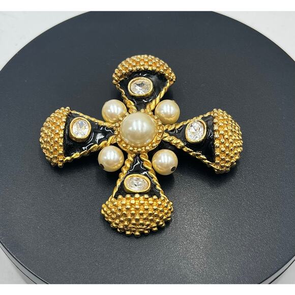 Vintage Large Maltese Cross
Brooch Gold Tone Black Enamel
Faux Pearls Rhinestone - Picture 6 of 9